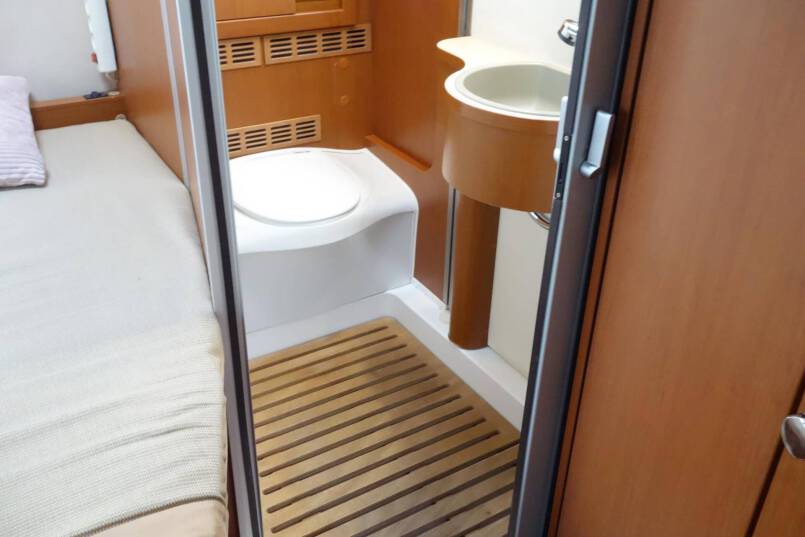 Hymer B 554 3.0 158 pk AUTOMAAT, bovenkastjes cabine, levelsysteem 35
