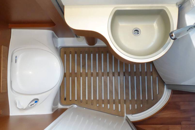 Hymer B 554 3.0 158 pk AUTOMAAT, bovenkastjes cabine, levelsysteem 36