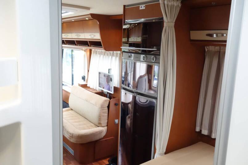 Hymer B 554 3.0 158 pk AUTOMAAT, bovenkastjes cabine, levelsysteem 39