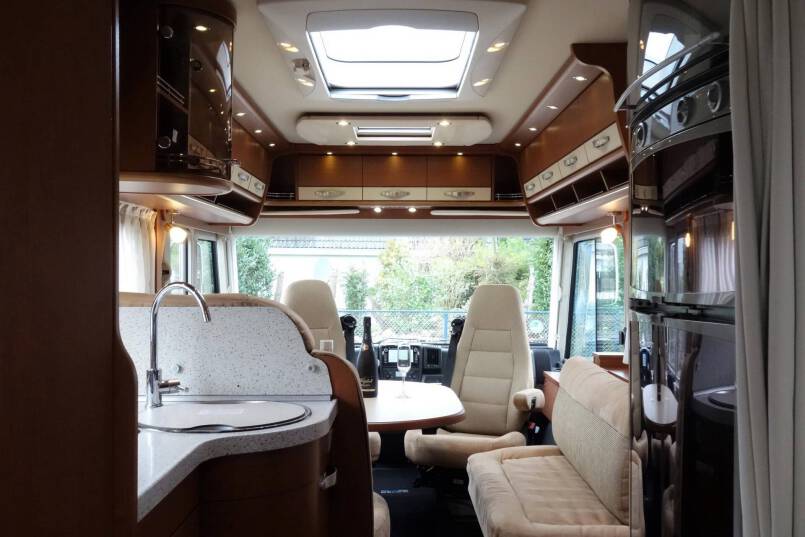 Hymer B 554 3.0 158 pk AUTOMAAT, bovenkastjes cabine, levelsysteem 40