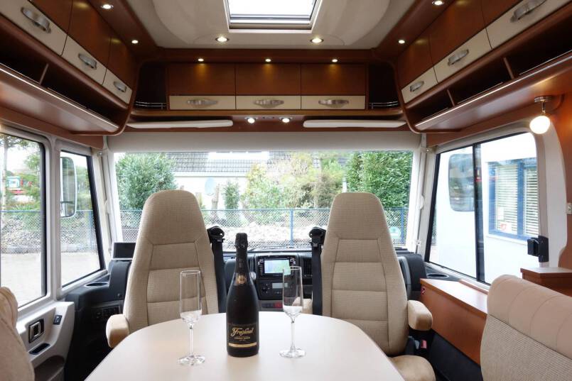 Hymer B 554 3.0 158 pk AUTOMAAT, bovenkastjes cabine, levelsysteem 42