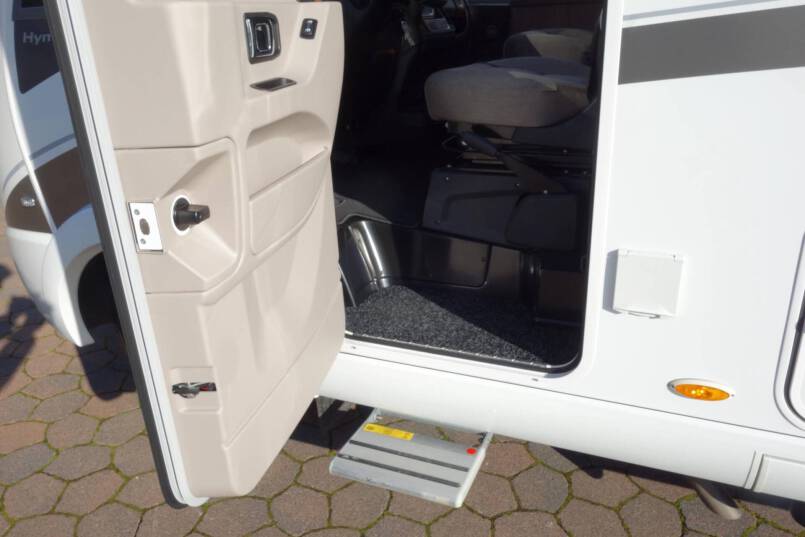Hymer B 588 PL AUTOMAAT, 180 PK, Premium Line, 2 aparte bedden, garage 13