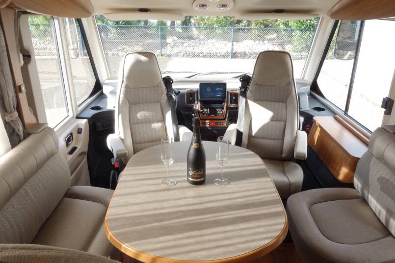 Hymer B 588 PL AUTOMAAT, 180 PK, Premium Line, 2 aparte bedden, garage 21