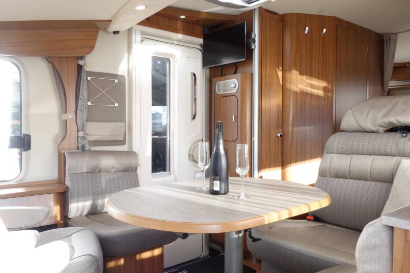 Hymer B 588 PL AUTOMAAT, 180 PK, Premium Line, 2 aparte bedden, garage 23