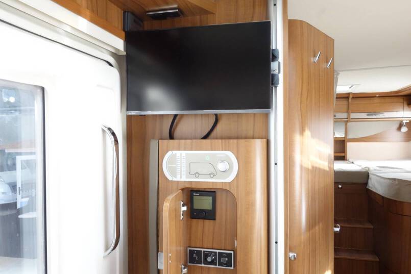 Hymer B 588 PL AUTOMAAT, 180 PK, Premium Line, 2 aparte bedden, garage 25