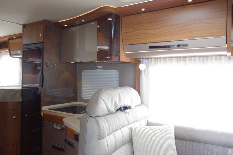 Hymer B 588 PL AUTOMAAT, 180 PK, Premium Line, 2 aparte bedden, garage 26