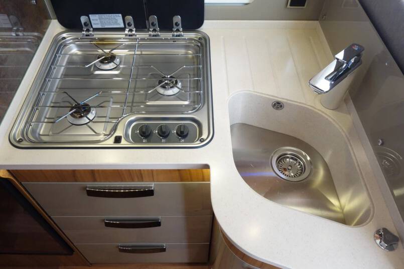 Hymer B 588 PL AUTOMAAT, 180 PK, Premium Line, 2 aparte bedden, garage 28