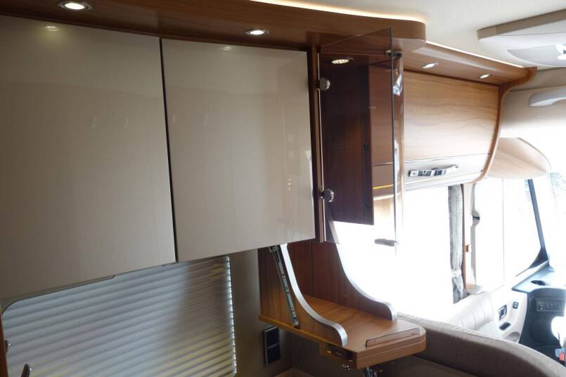 Hymer B 588 PL AUTOMAAT, 180 PK, Premium Line, 2 aparte bedden, garage 29