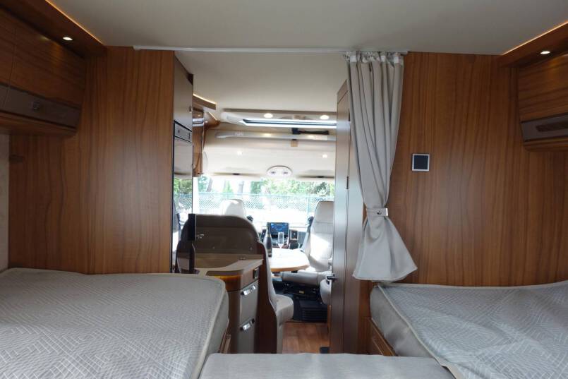 Hymer B 588 PL AUTOMAAT, 180 PK, Premium Line, 2 aparte bedden, garage 32
