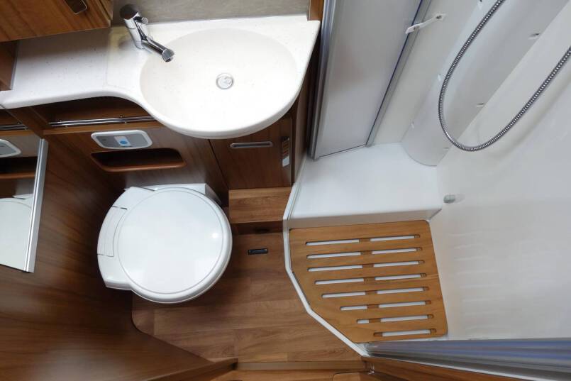 Hymer B 588 PL AUTOMAAT, 180 PK, Premium Line, 2 aparte bedden, garage 33