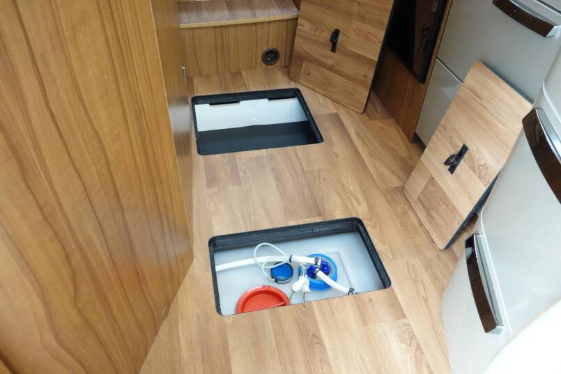 Hymer B 588 PL AUTOMAAT, 180 PK, Premium Line, 2 aparte bedden, garage 34