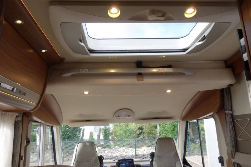 Hymer B 588 PL AUTOMAAT, 180 PK, Premium Line, 2 aparte bedden, garage 36