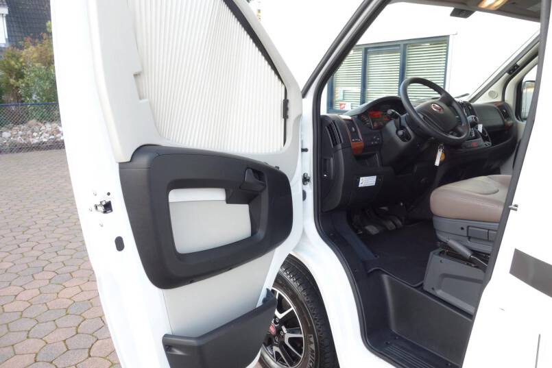 Bürstner Nexxo T 690 G 2 aparte bedden met garage 12