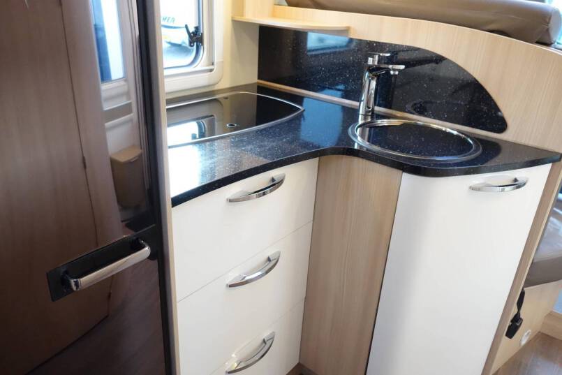 Bürstner Nexxo T 690 G 2 aparte bedden met garage 26