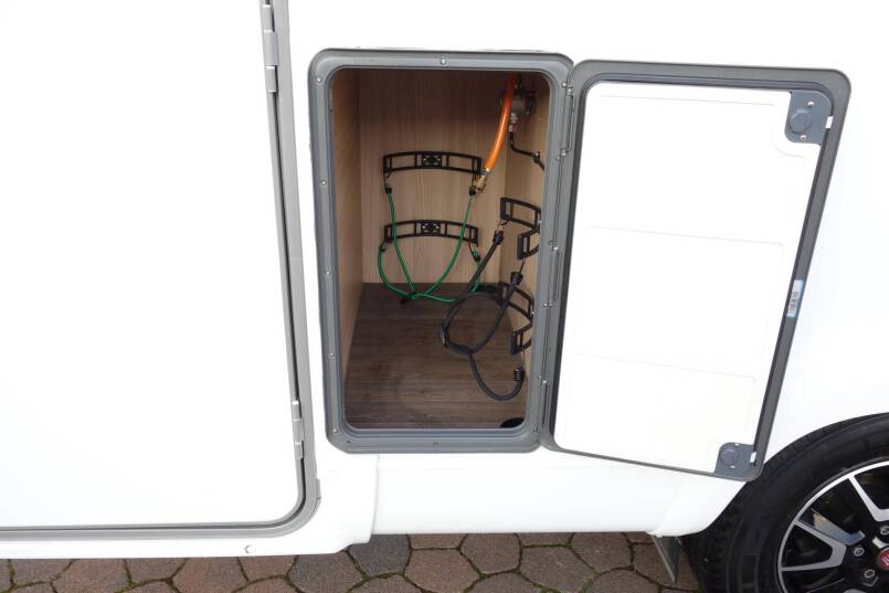Bürstner Nexxo T 690 G 2 aparte bedden met garage 8