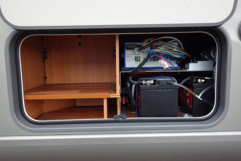 Hymer Exsis-T 688 AUTOMAAT, 150 pk, compact met 2 aparte bedden 9