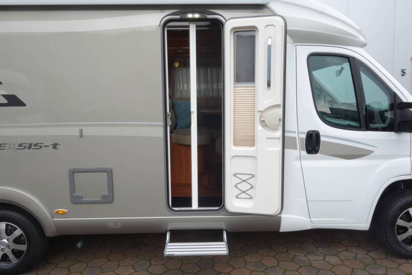 Hymer Exsis-T 688 AUTOMAAT, 150 pk, compact met 2 aparte bedden 11