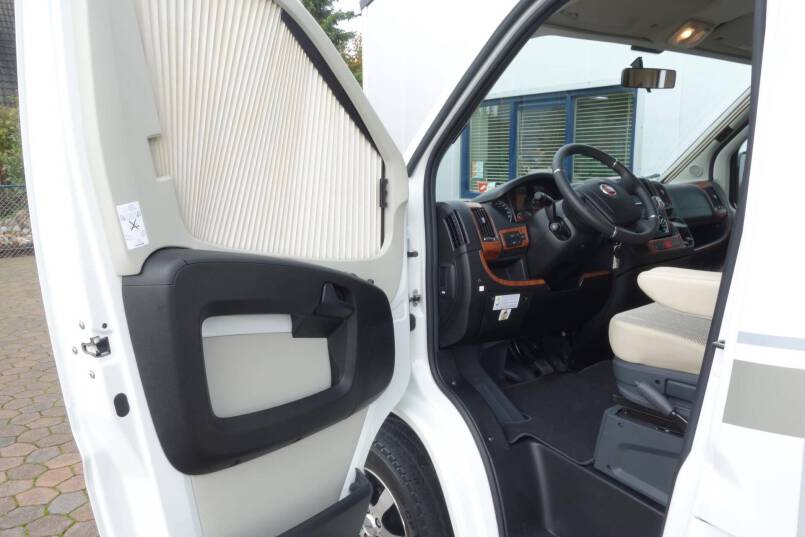 Hymer Exsis-T 688 AUTOMAAT, 150 pk, compact met 2 aparte bedden 12