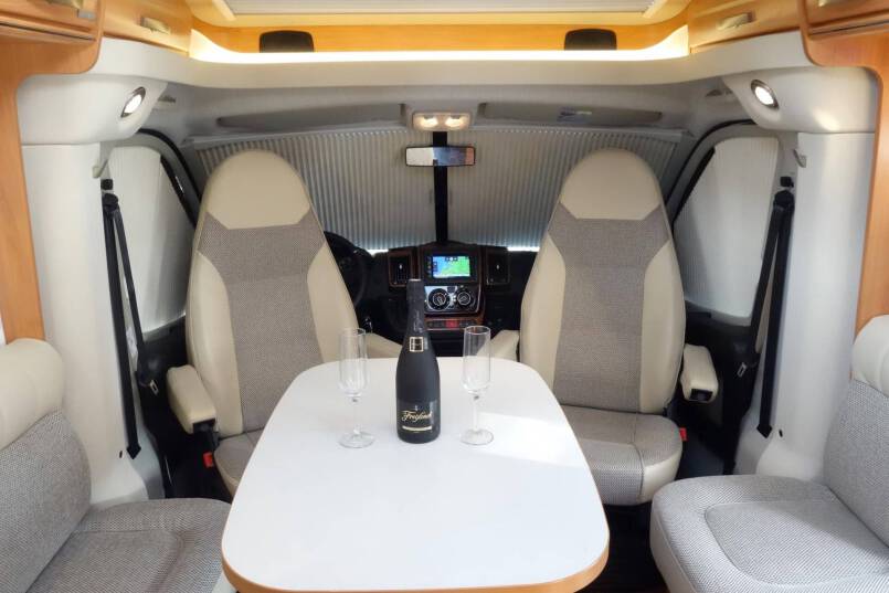 Hymer Exsis-T 688 AUTOMAAT, 150 pk, compact met 2 aparte bedden 16