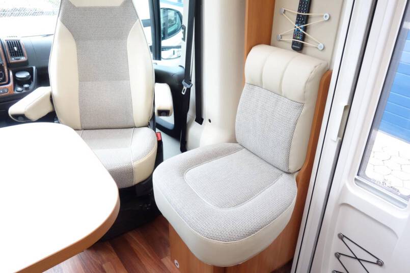Hymer Exsis-T 688 AUTOMAAT, 150 pk, compact met 2 aparte bedden 18