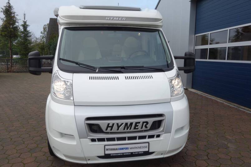 Hymer Exsis-T 688 AUTOMAAT, 150 pk, compact met 2 aparte bedden 1