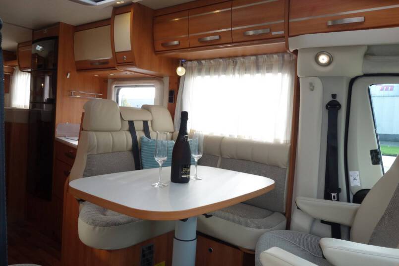 Hymer Exsis-T 688 AUTOMAAT, 150 pk, compact met 2 aparte bedden 20