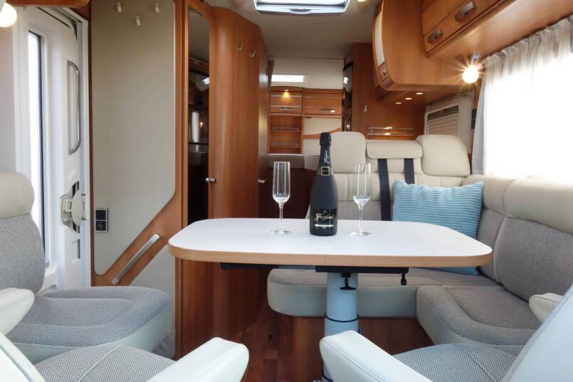 Hymer Exsis-T 688 AUTOMAAT, 150 pk, compact met 2 aparte bedden 22