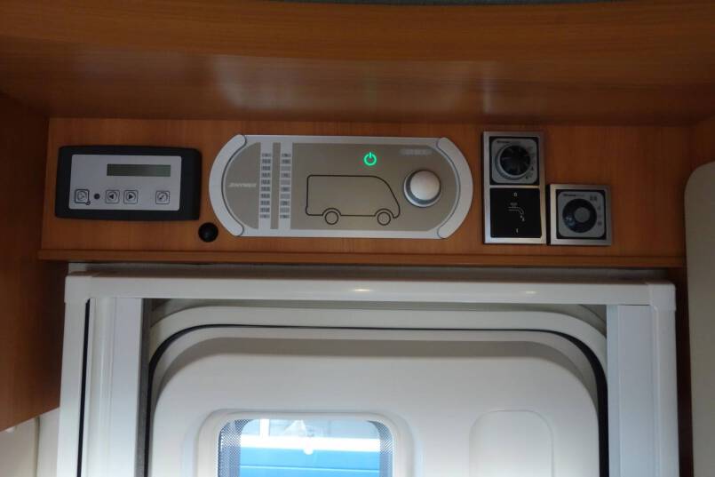 Hymer Exsis-T 688 AUTOMAAT, 150 pk, compact met 2 aparte bedden 24