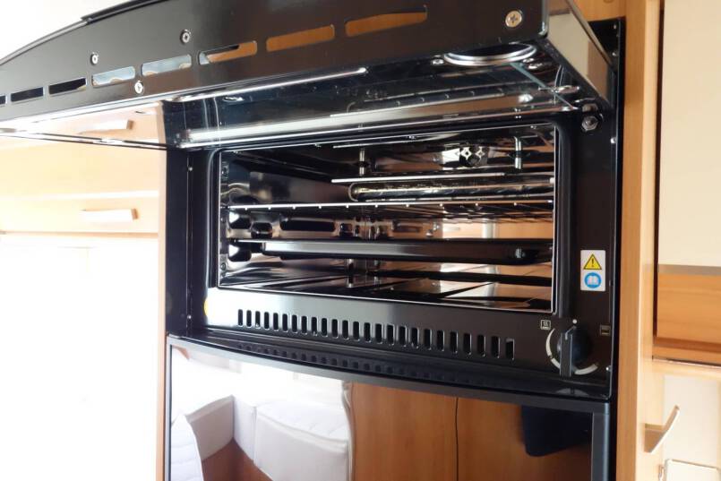 Hymer Exsis-T 688 AUTOMAAT, 150 pk, compact met 2 aparte bedden 27