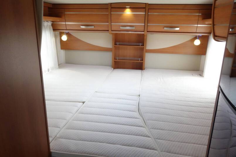 Hymer Exsis-T 688 AUTOMAAT, 150 pk, compact met 2 aparte bedden 29