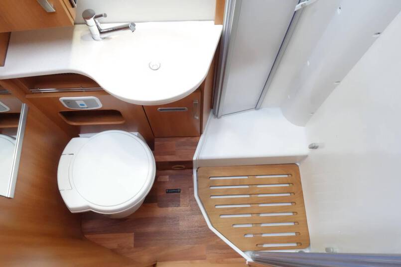 Hymer Exsis-T 688 AUTOMAAT, 150 pk, compact met 2 aparte bedden 31