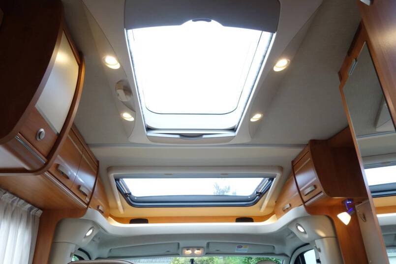 Hymer Exsis-T 688 AUTOMAAT, 150 pk, compact met 2 aparte bedden 33