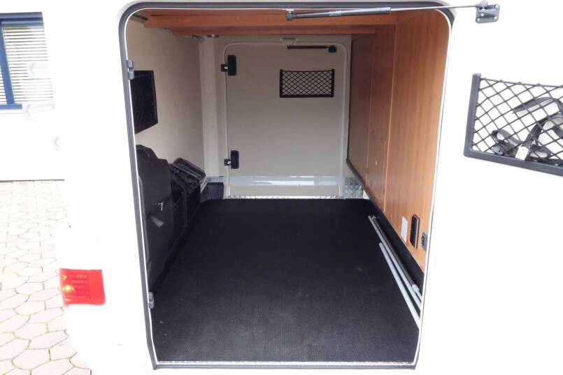 Hymer T 588 SL AUTOMAAT, 180 pk half integraal, enkele bedden 11