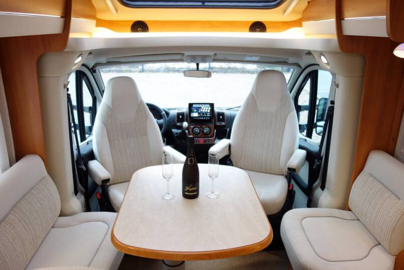 Hymer T 588 SL AUTOMAAT, 180 pk half integraal, enkele bedden 20
