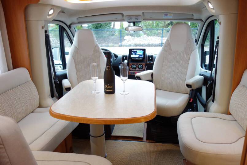 Hymer T 588 SL AUTOMAAT, 180 pk half integraal, enkele bedden 21