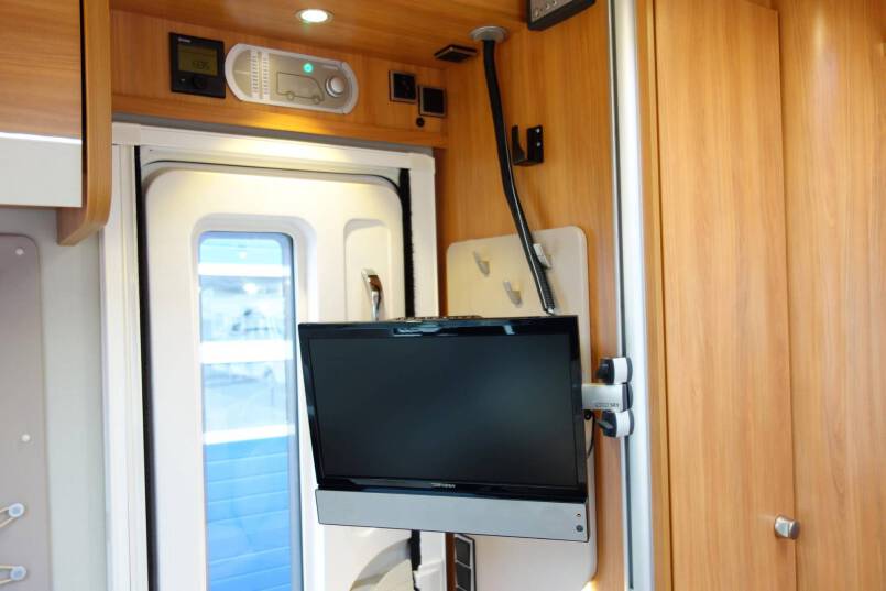 Hymer T 588 SL AUTOMAAT, 180 pk half integraal, enkele bedden 25