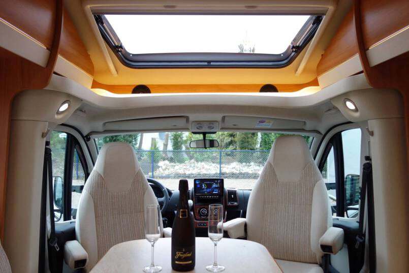 Hymer T 588 SL AUTOMAAT, 180 pk half integraal, enkele bedden 27