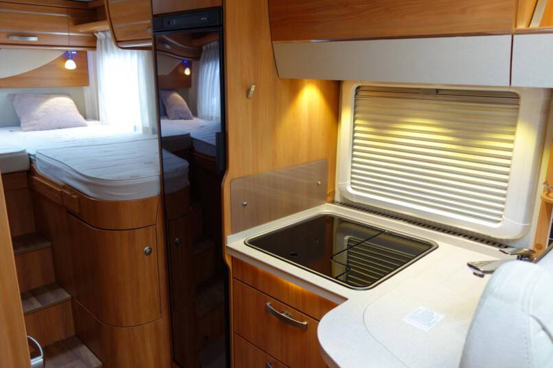 Hymer T 588 SL AUTOMAAT, 180 pk half integraal, enkele bedden 28