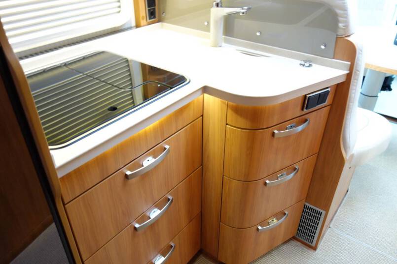 Hymer T 588 SL AUTOMAAT, 180 pk half integraal, enkele bedden 29