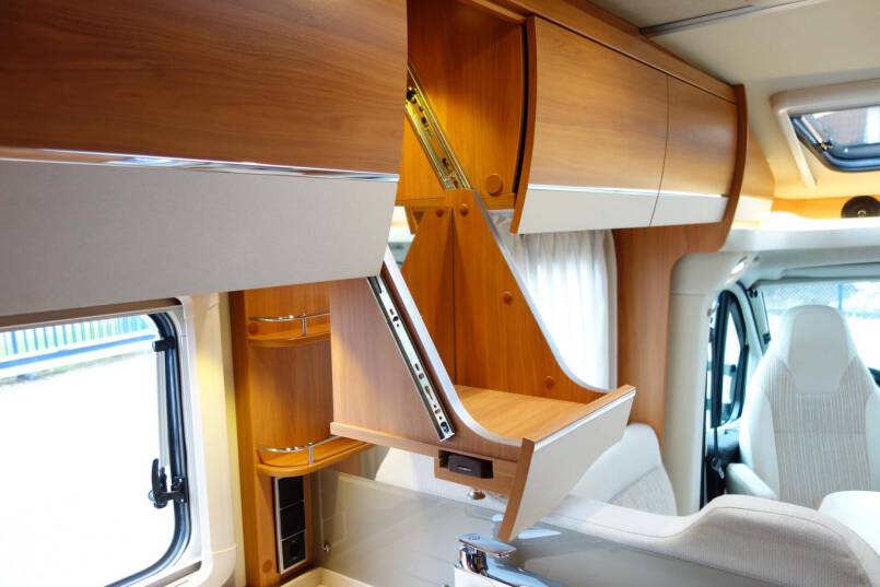 Hymer T 588 SL AUTOMAAT, 180 pk half integraal, enkele bedden 32