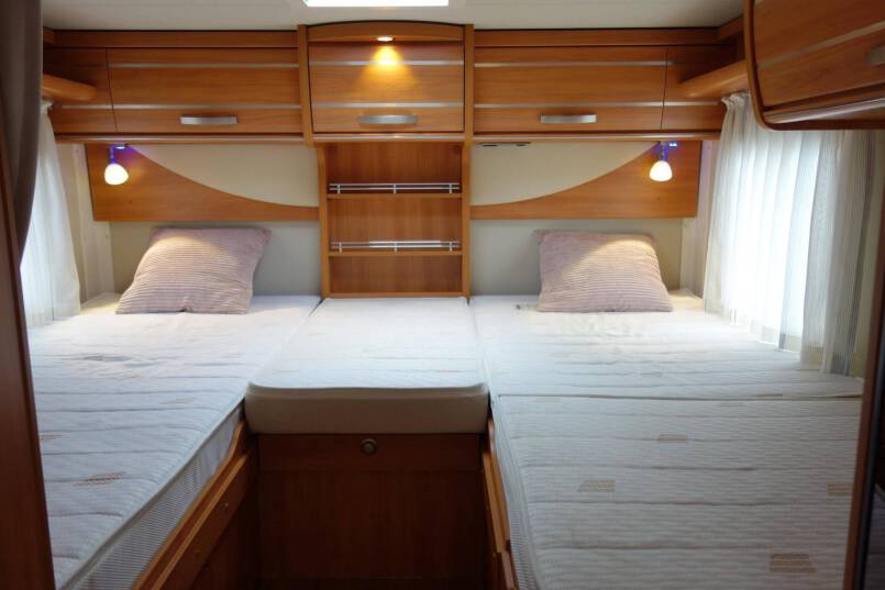 Hymer T 588 SL AUTOMAAT, 180 pk half integraal, enkele bedden 33