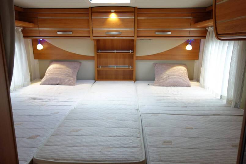 Hymer T 588 SL AUTOMAAT, 180 pk half integraal, enkele bedden 34