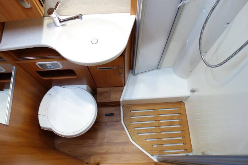 Hymer T 588 SL AUTOMAAT, 180 pk half integraal, enkele bedden 37