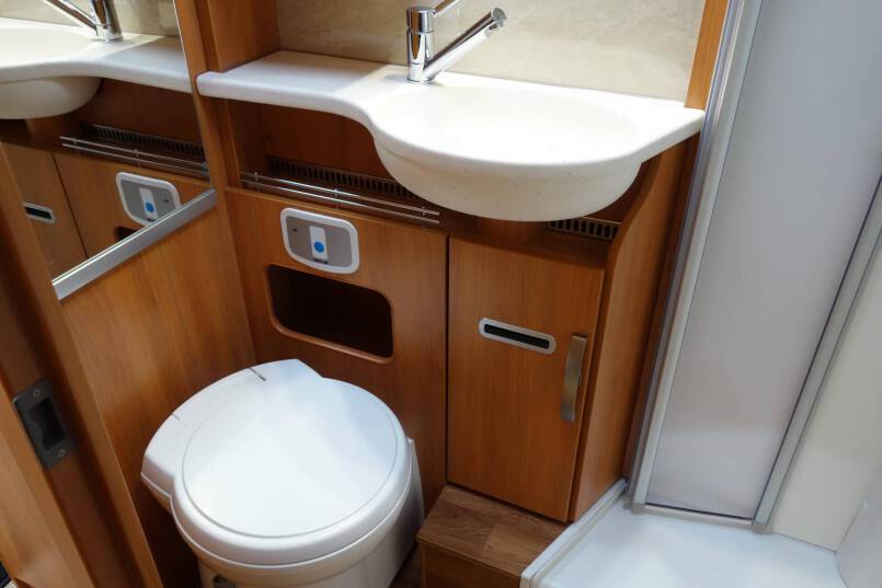 Hymer T 588 SL AUTOMAAT, 180 pk half integraal, enkele bedden 38