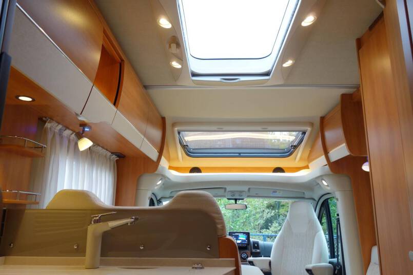 Hymer T 588 SL AUTOMAAT, 180 pk half integraal, enkele bedden 40