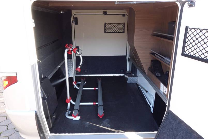 Hymer B 704 SL SupremeLine AUTOMAAT, 180 pk, Crystal-zilver metallic, 2 aparte bedden 16