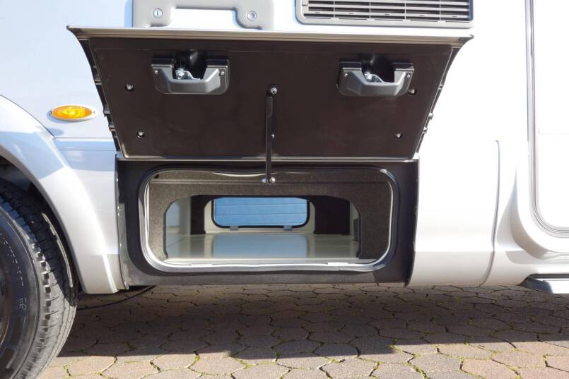 Hymer B 704 SL SupremeLine AUTOMAAT, 180 pk, Crystal-zilver metallic, 2 aparte bedden 18