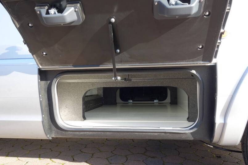 Hymer B 704 SL SupremeLine AUTOMAAT, 180 pk, Crystal-zilver metallic, 2 aparte bedden 19