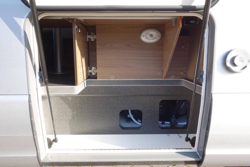 Hymer B 704 SL SupremeLine AUTOMAAT, 180 pk, Crystal-zilver metallic, 2 aparte bedden 20