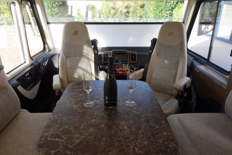 Hymer B 704 SL SupremeLine AUTOMAAT, 180 pk, Crystal-zilver metallic, 2 aparte bedden 31
